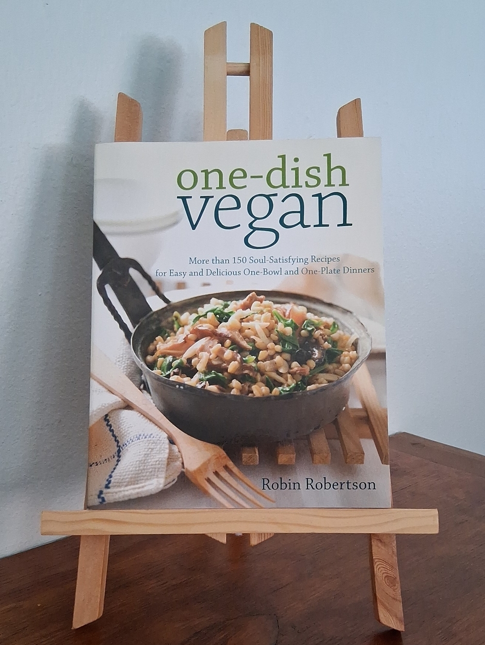 One-Dish Vegan Cookbook by - Robin Robertson - Paperback
